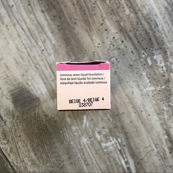 Timewise Luminous-Wear Liquid Foundation - Picture 6 of 8